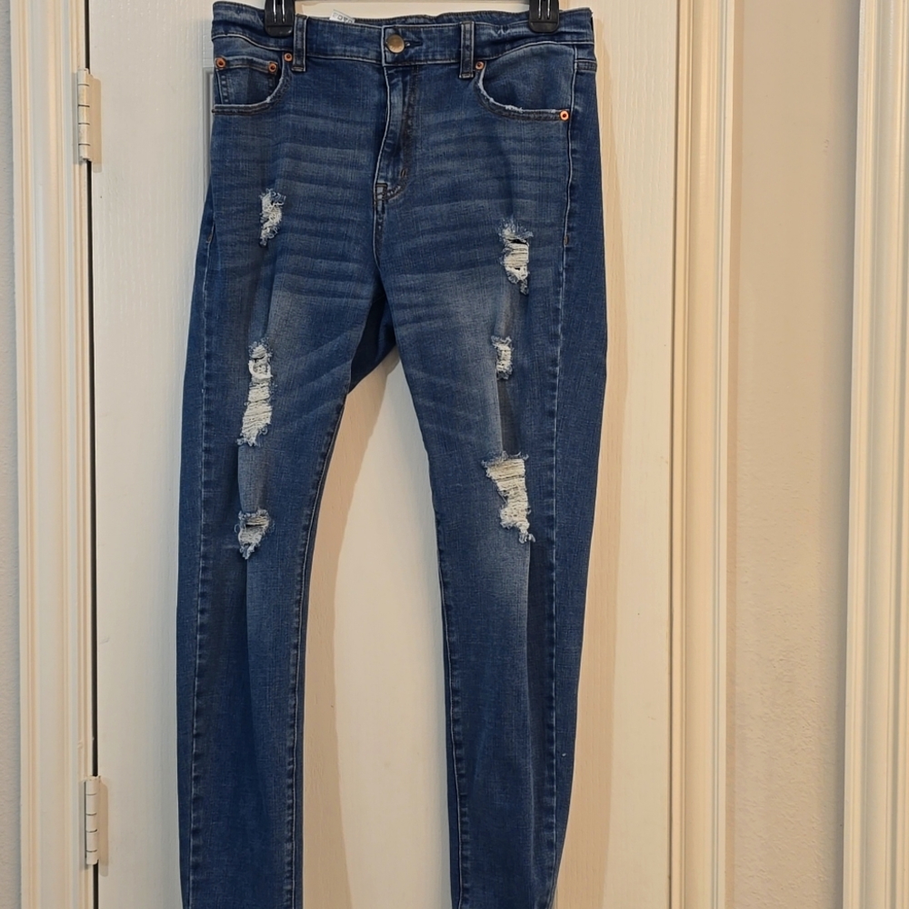 Distressed jeggings